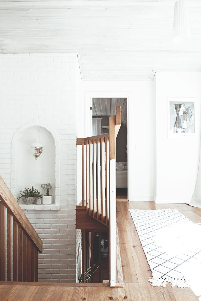 Hallway_Upstairs_02